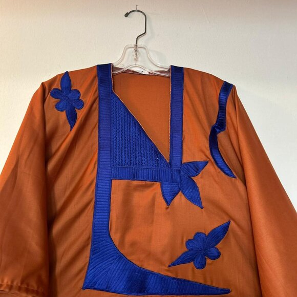 Robe traditionnelle - Picture 2 of 3